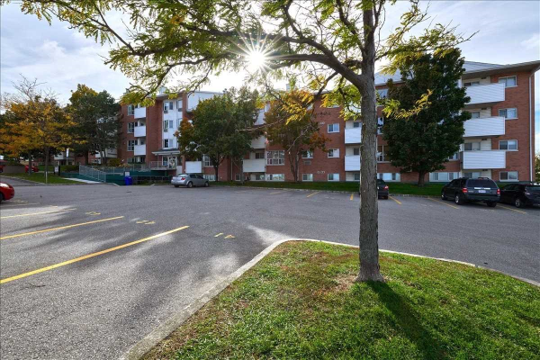 126 Bell Farm Rd, Barrie
