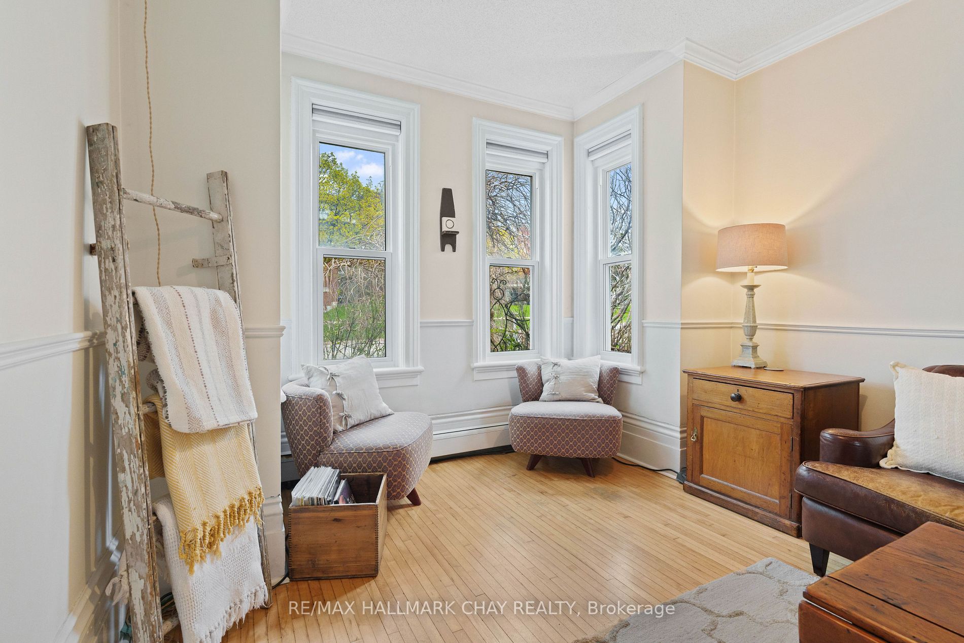 245 Dunlop St E