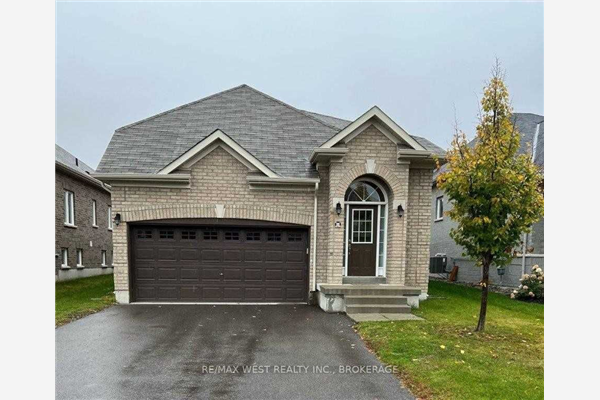 10 Academy Ave, Wasaga Beach
