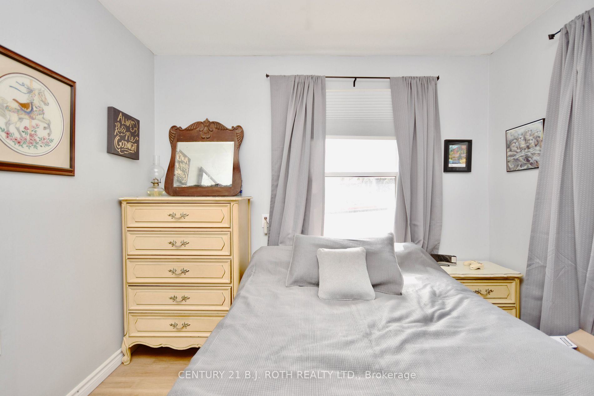 33 Rose Ave