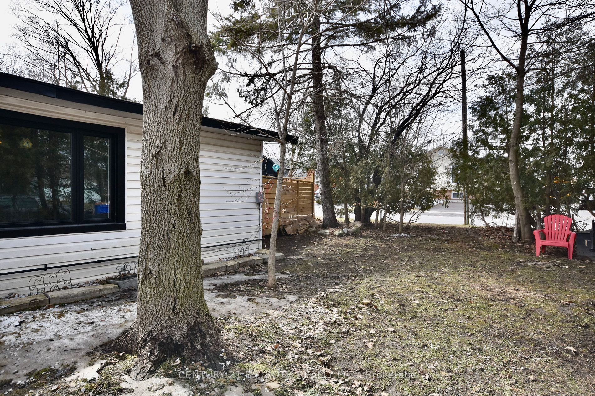 33 Rose Ave