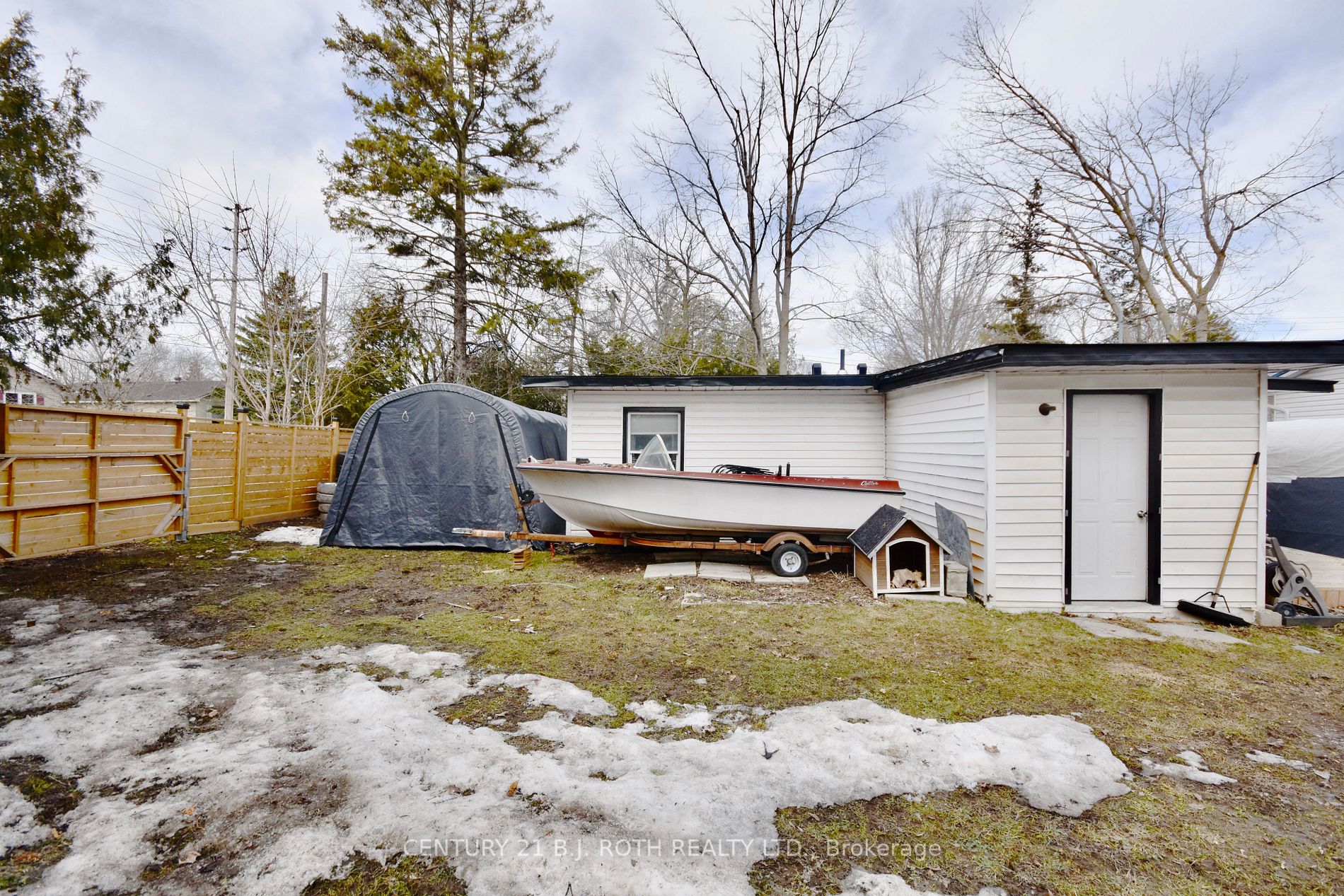 33 Rose Ave
