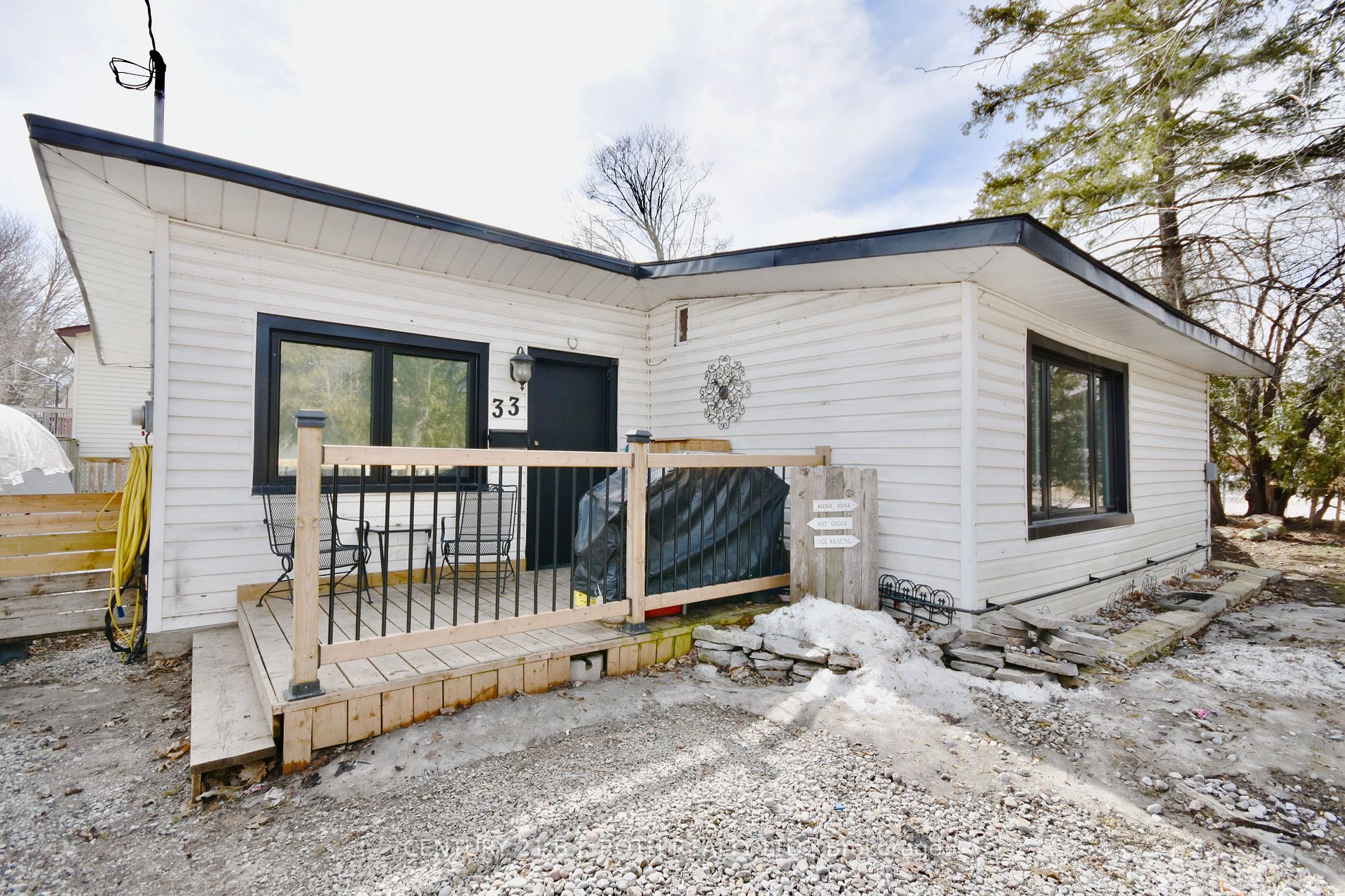 33 Rose Ave