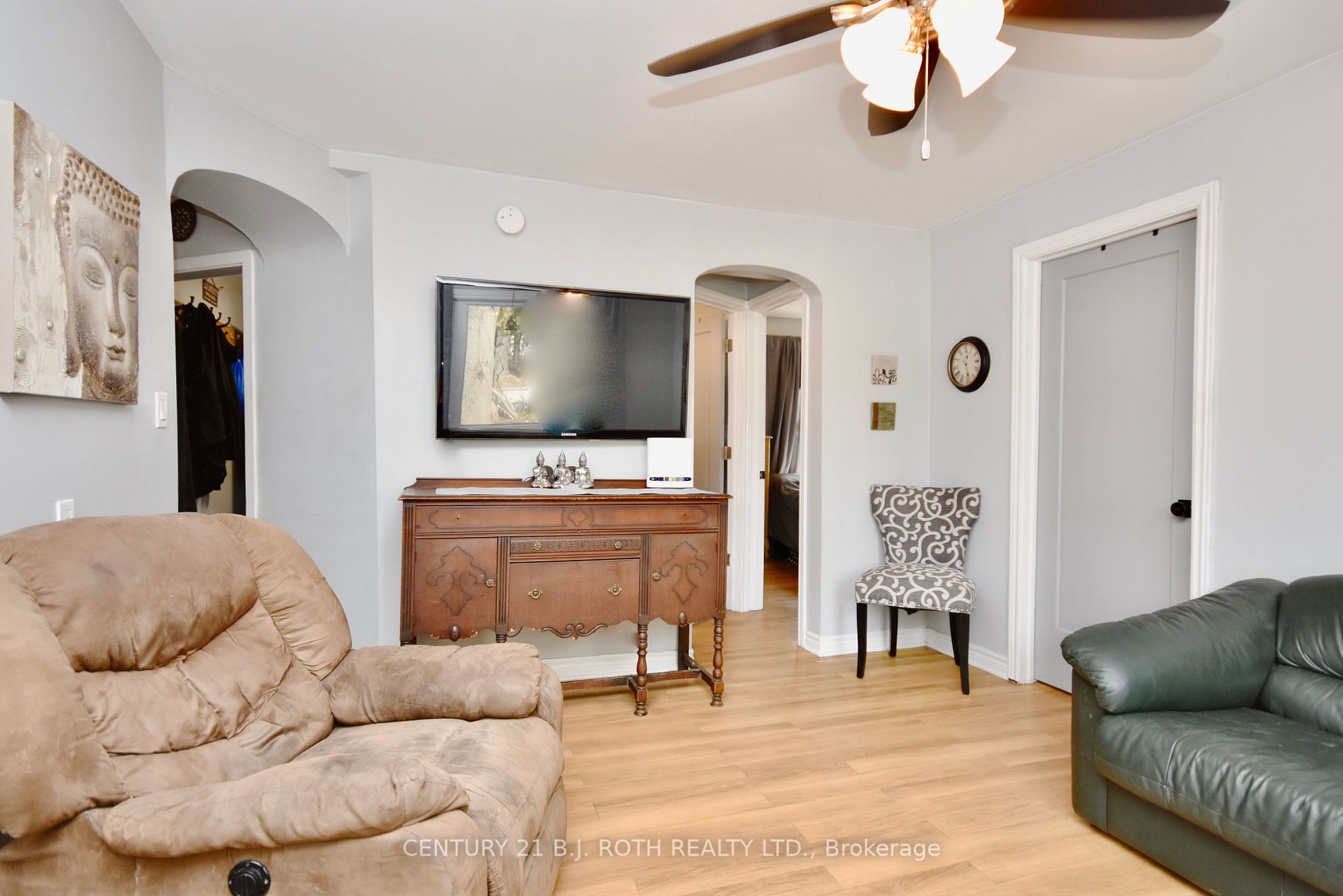 33 Rose Ave