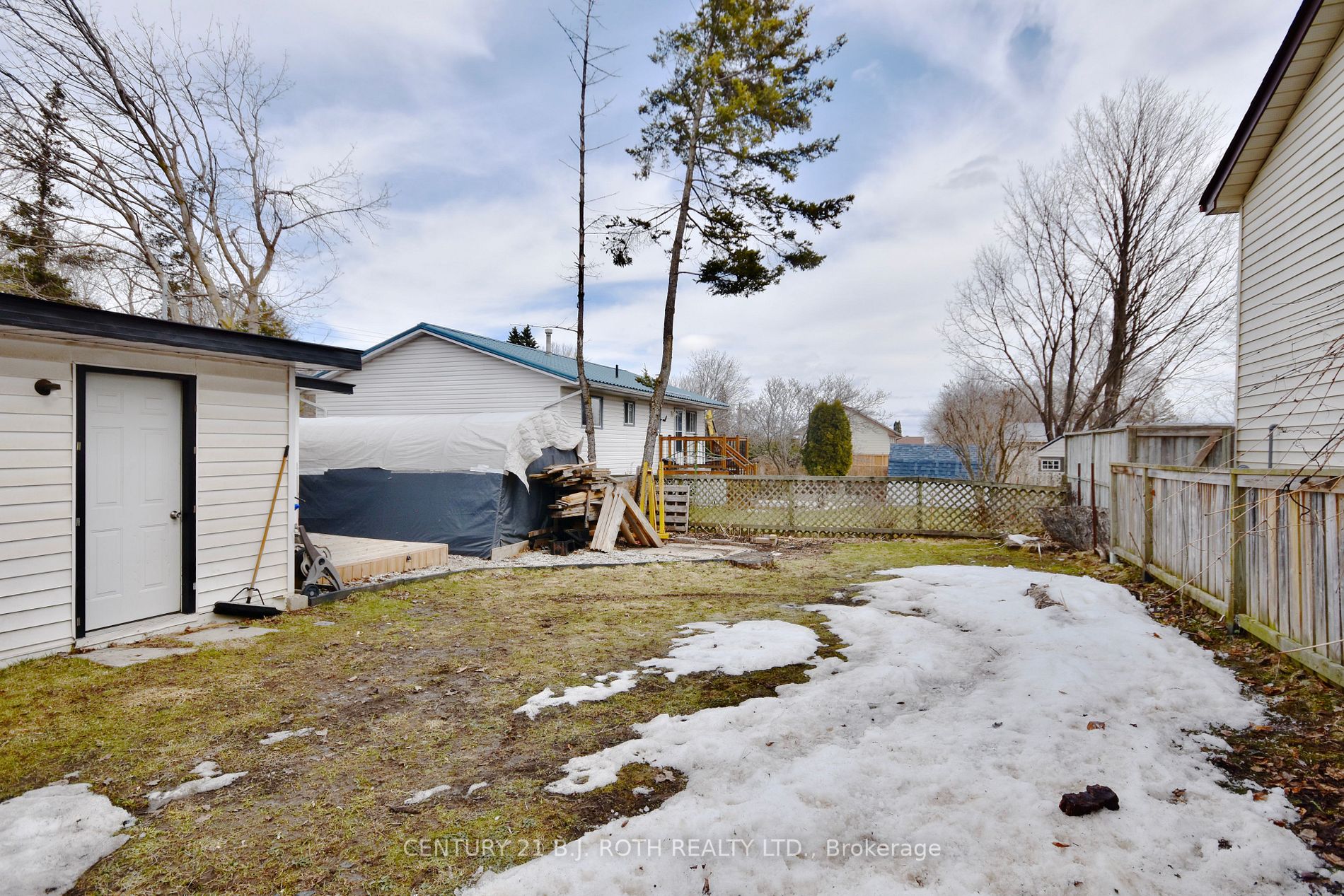 33 Rose Ave