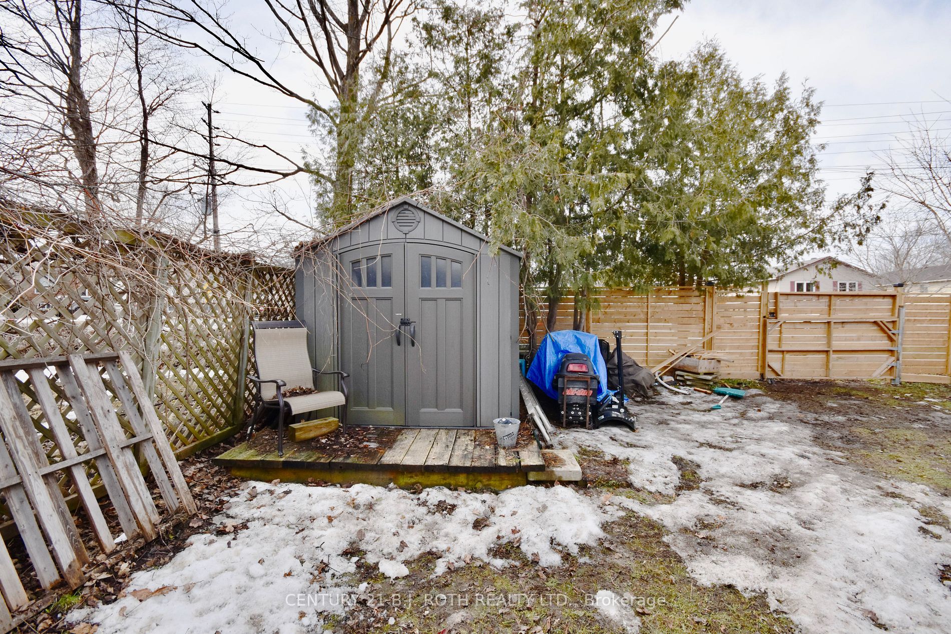 33 Rose Ave