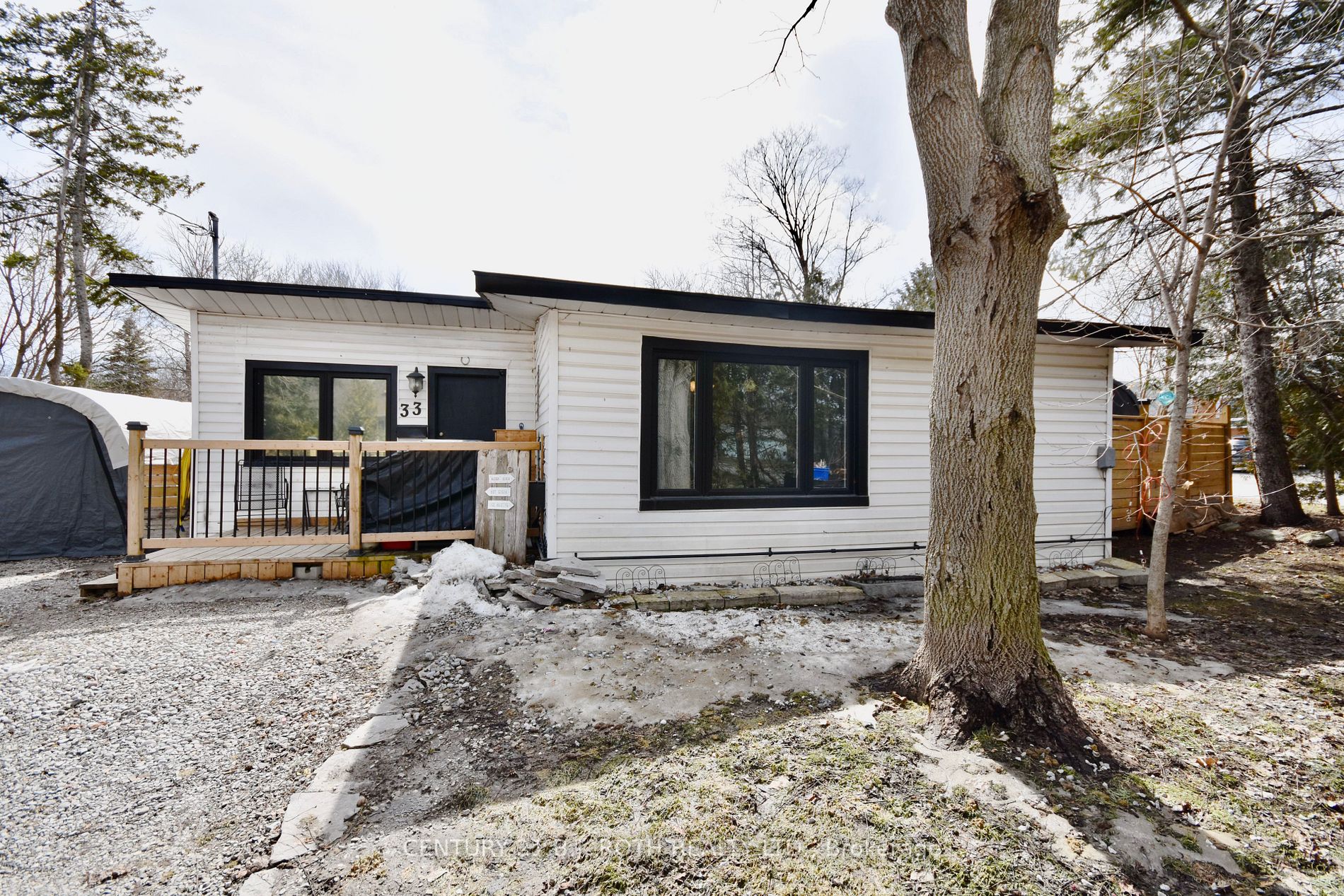 33 Rose Ave