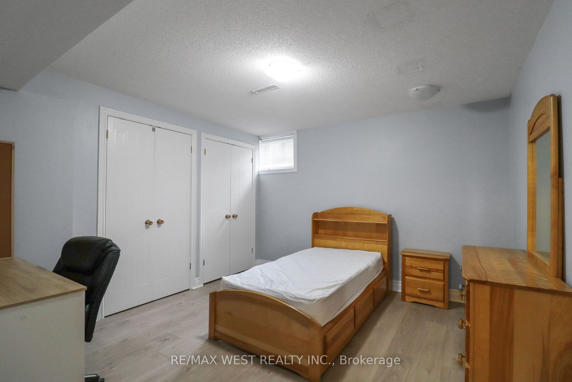Listing S5943860 - Large Photo # 21