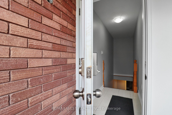 19 Radenhurst Cres, Barrie