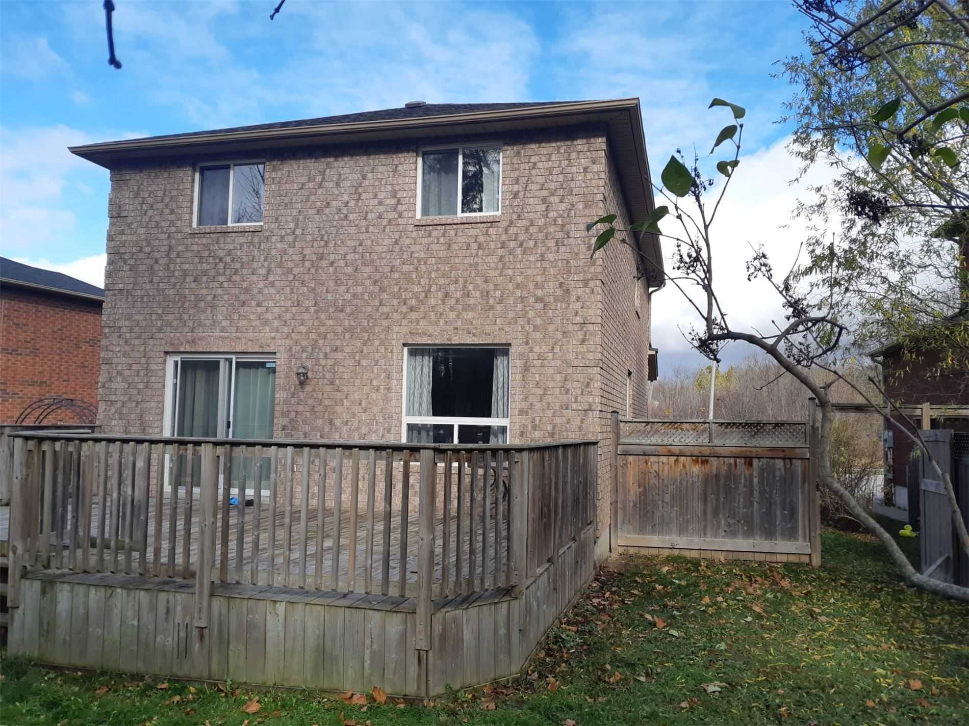 96 Sandringham Dr