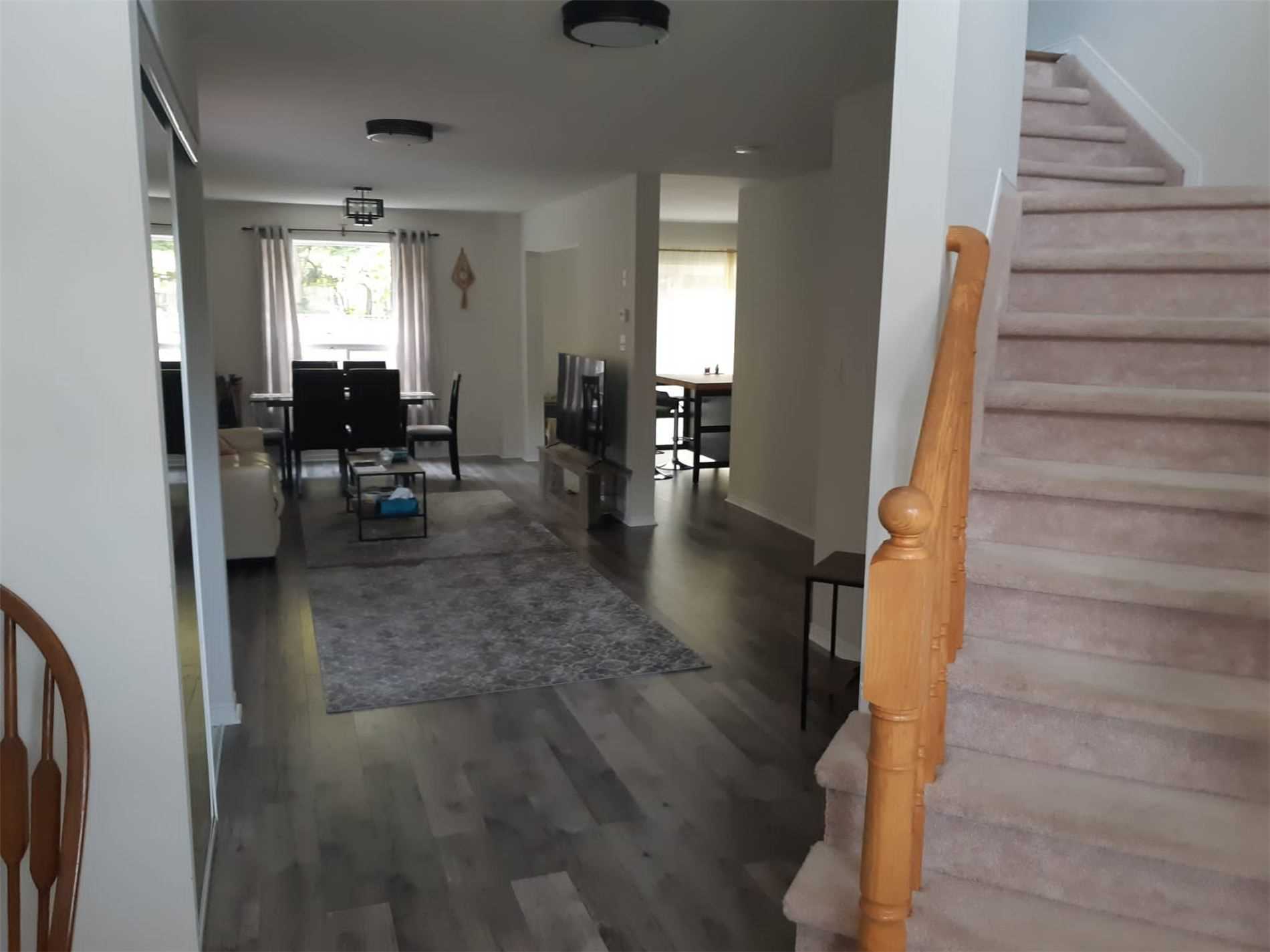 96 Sandringham Dr