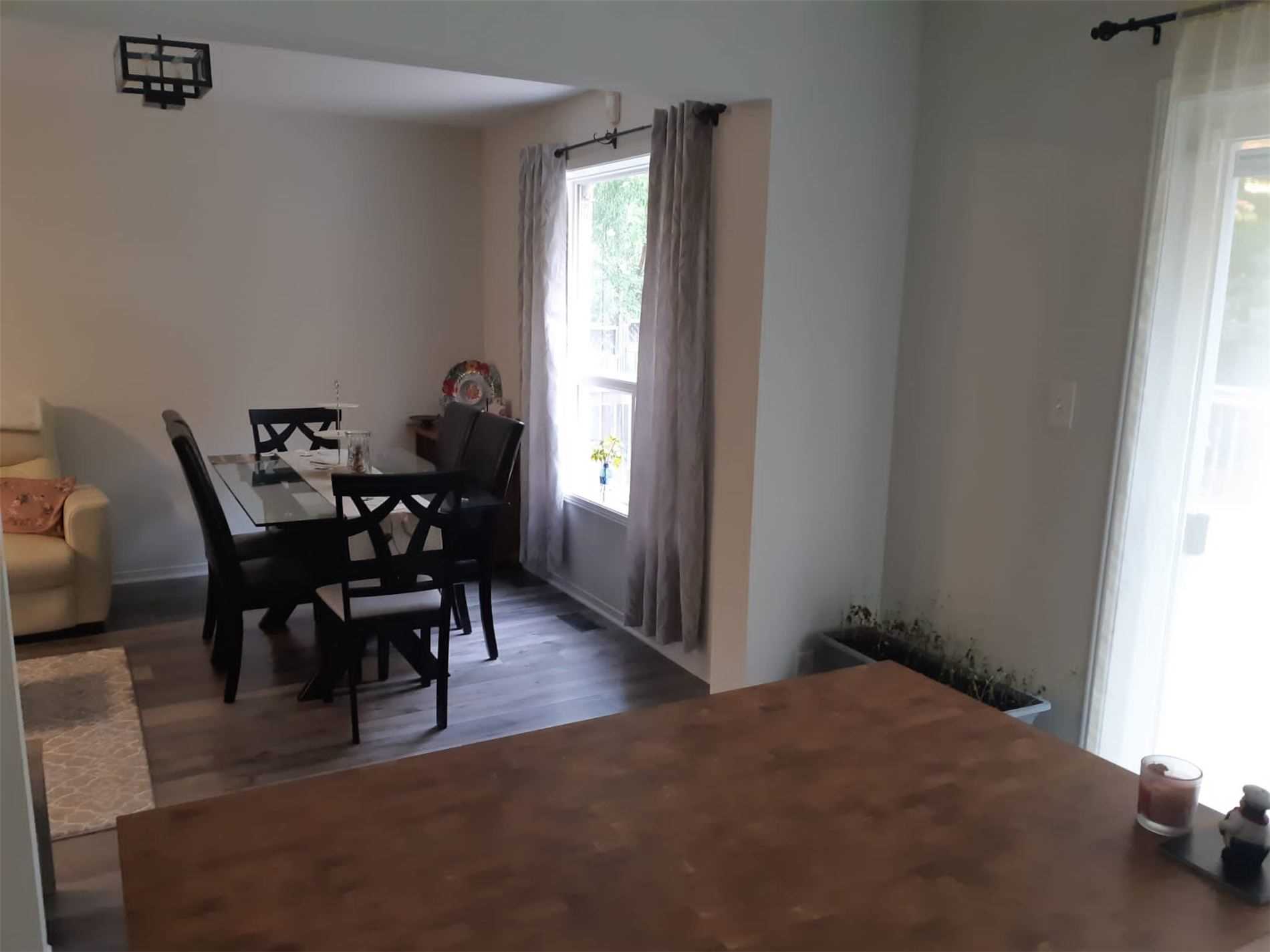 96 Sandringham Dr
