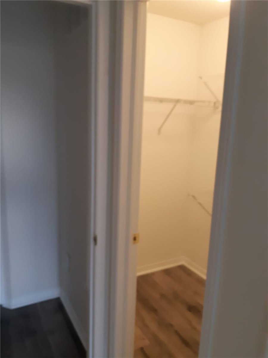 96 Sandringham Dr