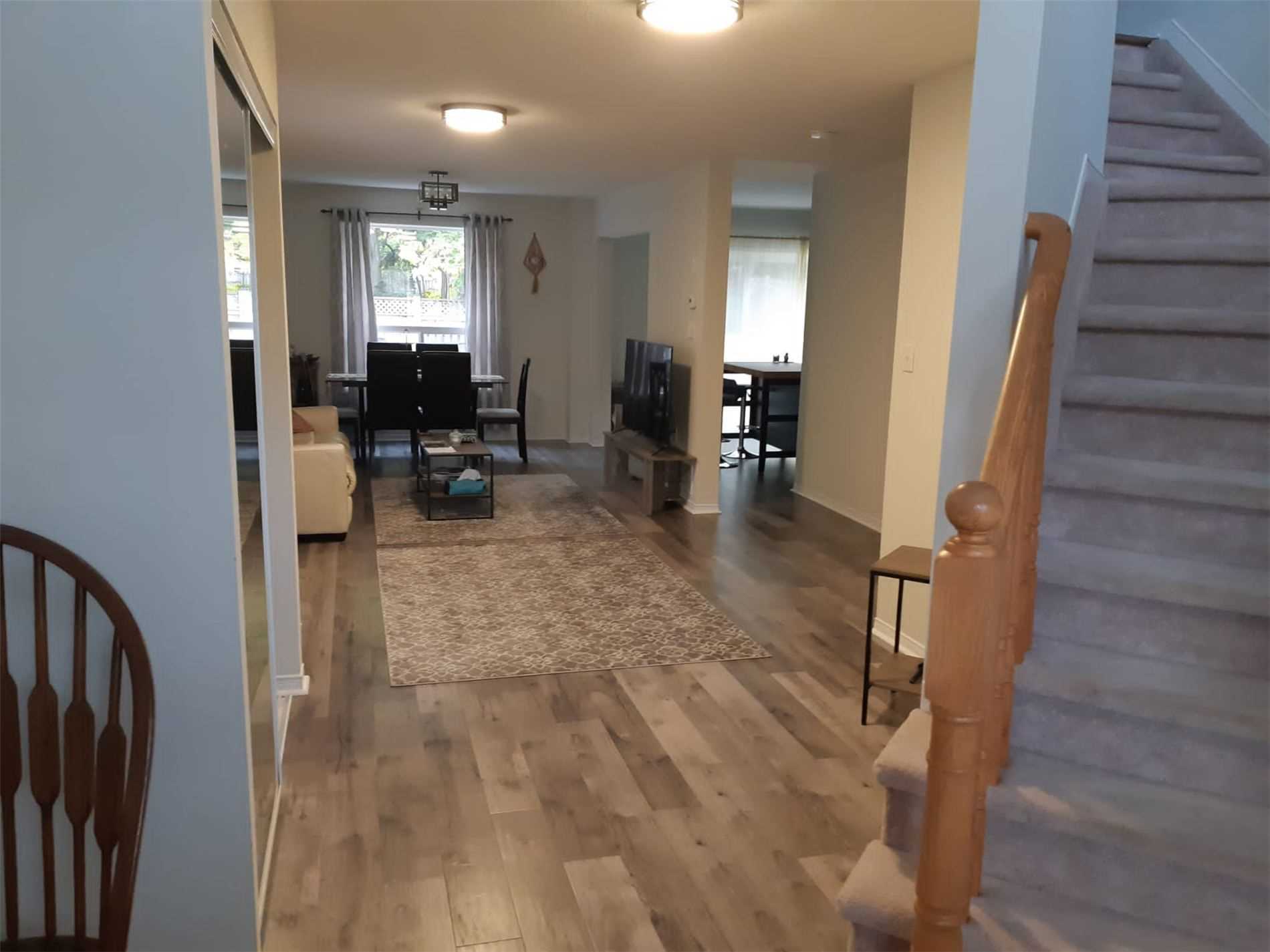 96 Sandringham Dr