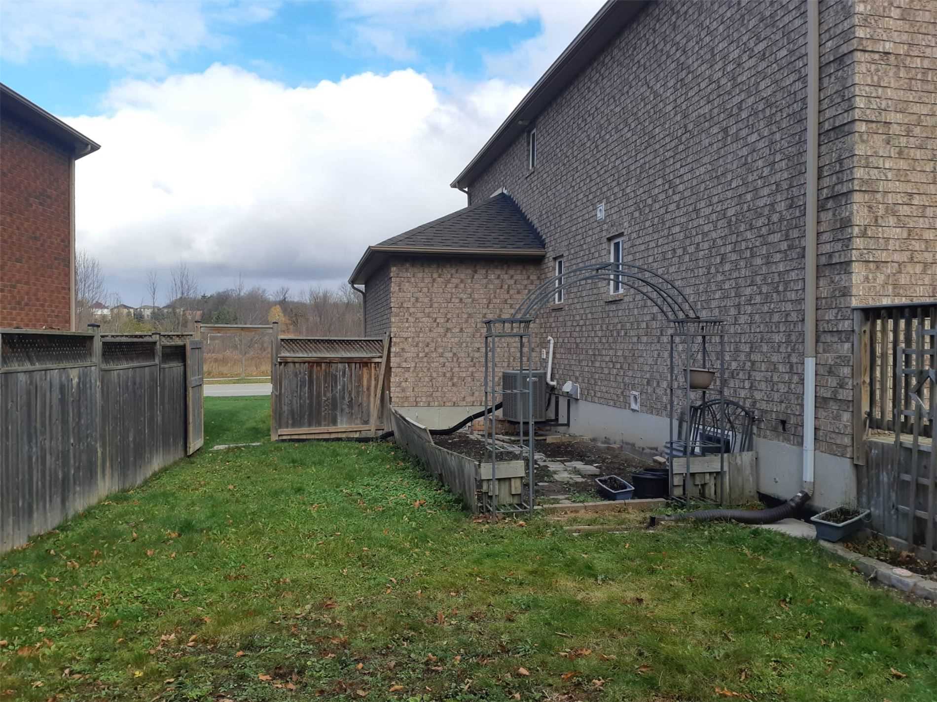 96 Sandringham Dr