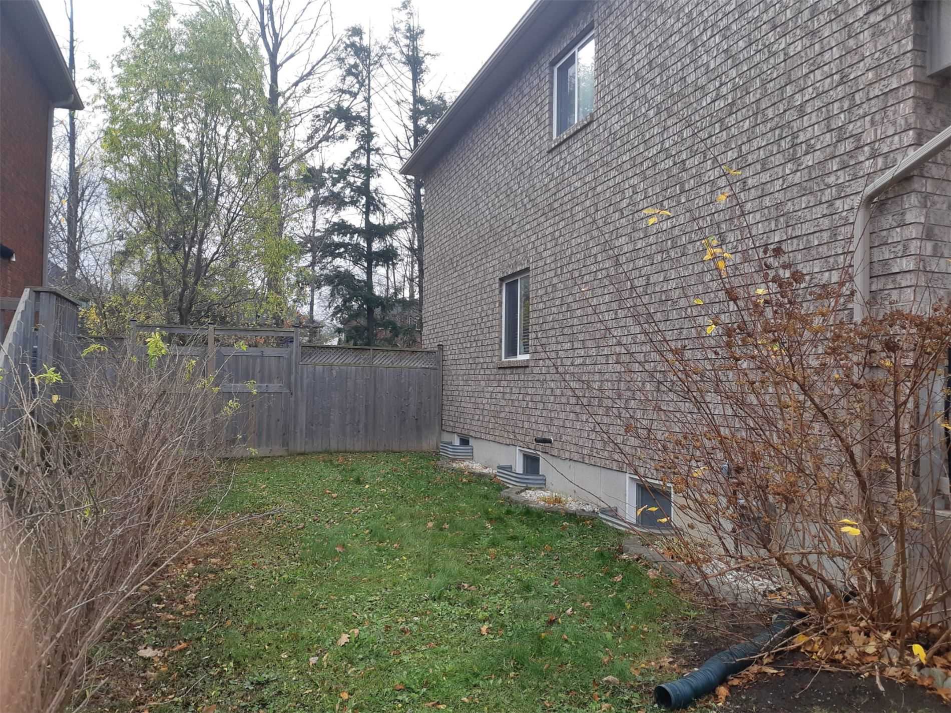 96 Sandringham Dr