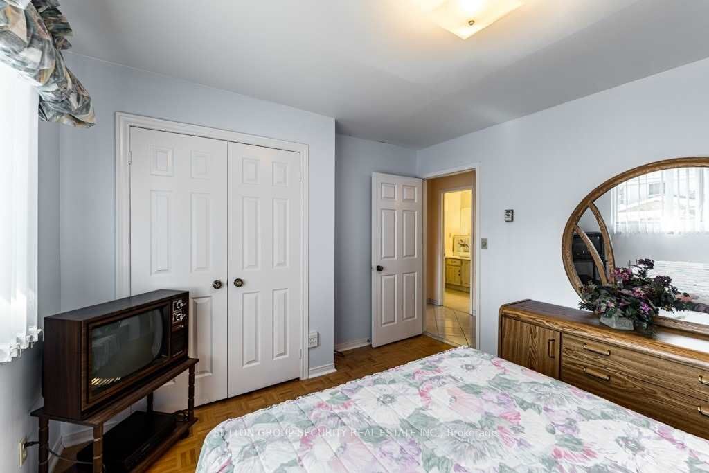 Listing S5947232 - Large Photo # 19
