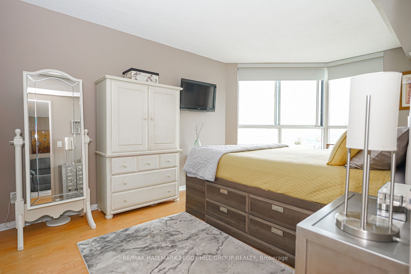 140 Dunlop St E, #901