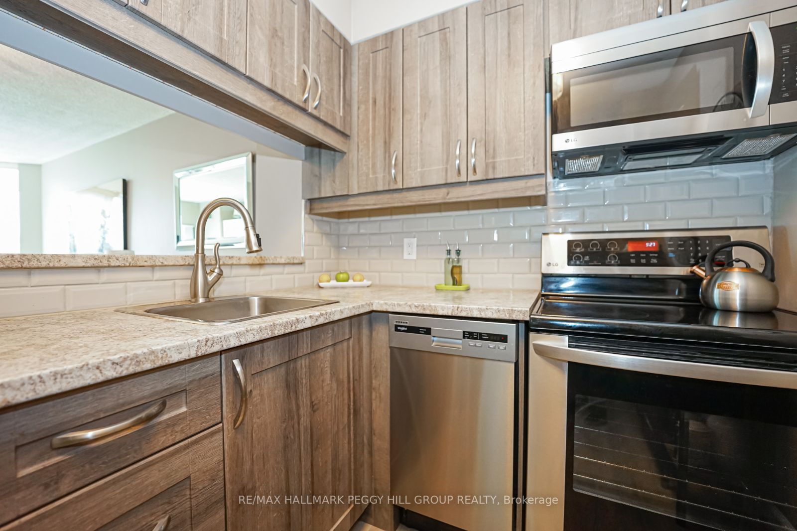 140 Dunlop St E, #901