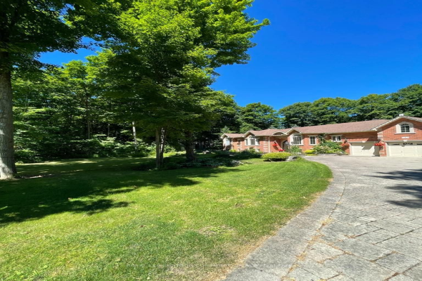 1 Oakridge Rd E, Oro-Medonte