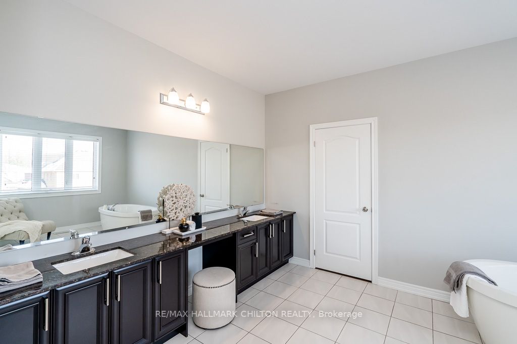 56 Redmond Cres