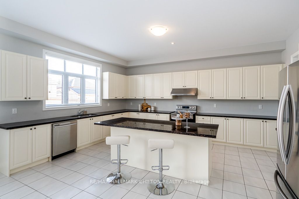 56 Redmond Cres