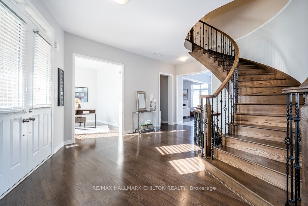 56 Redmond Cres