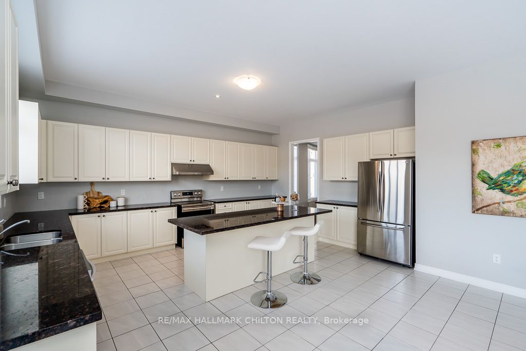 56 Redmond Cres