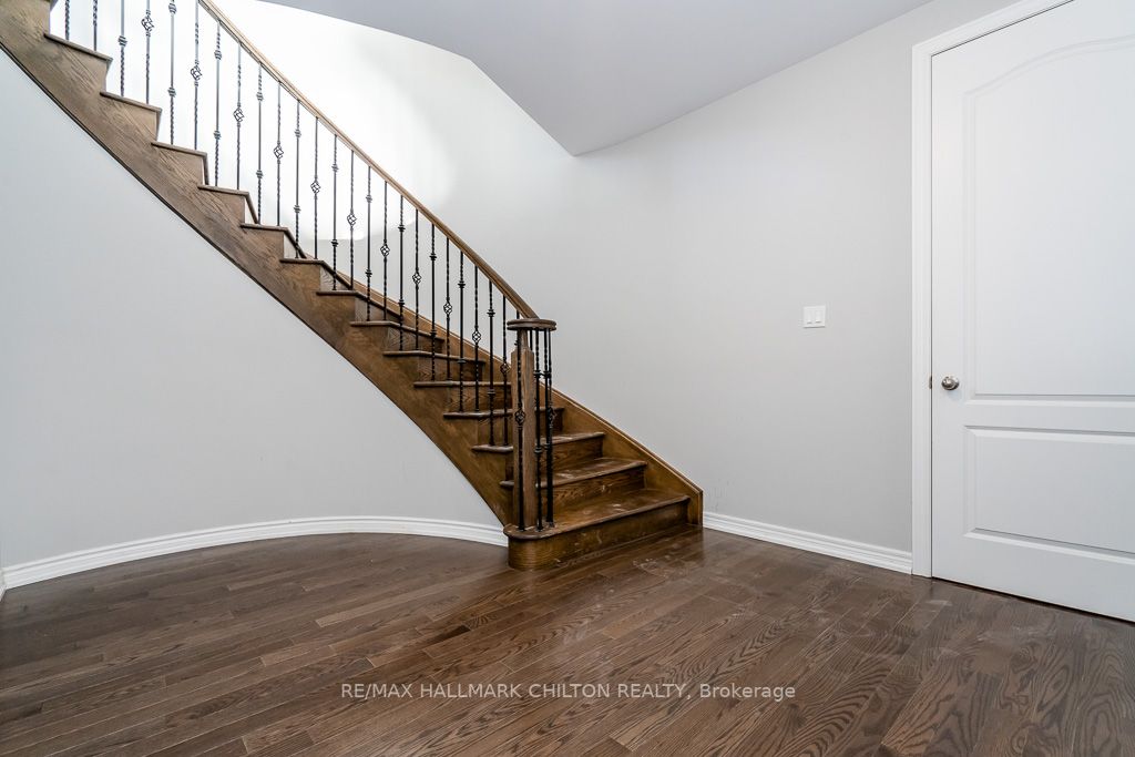 56 Redmond Cres