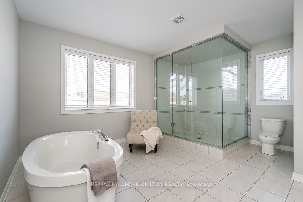 56 Redmond Cres