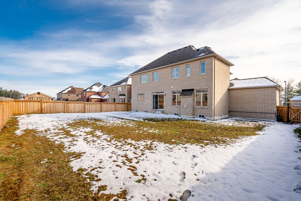 56 Redmond Cres