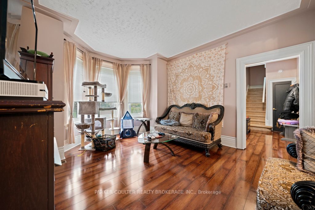 66 Parkside Dr