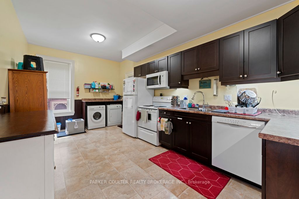 66 Parkside Dr