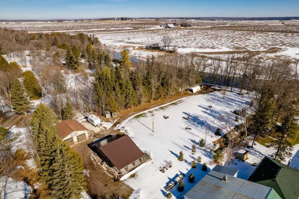 3908 26 Highway, Springwater