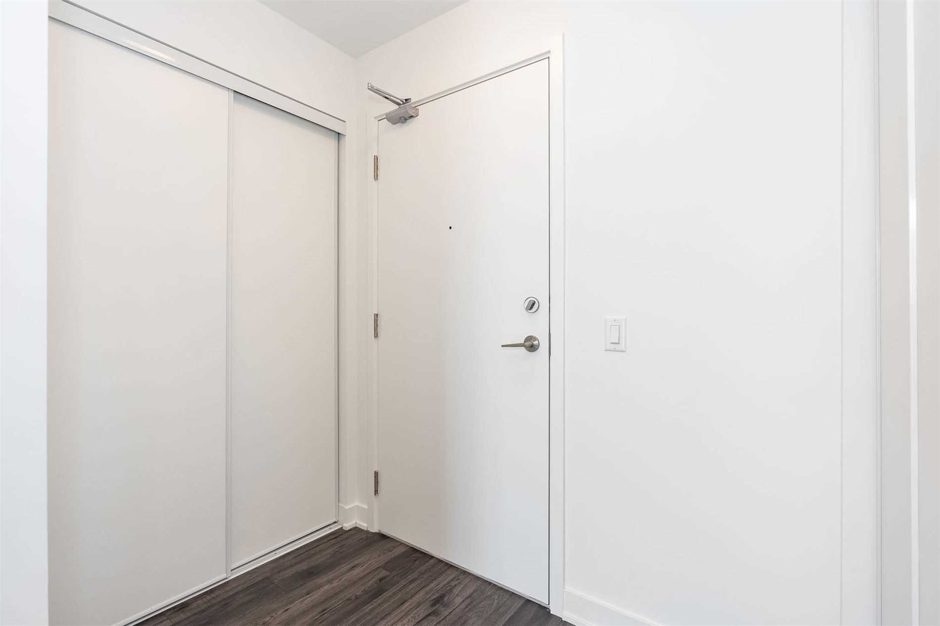 681 Yonge St, #528