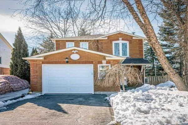 212 Kozlov St, Barrie