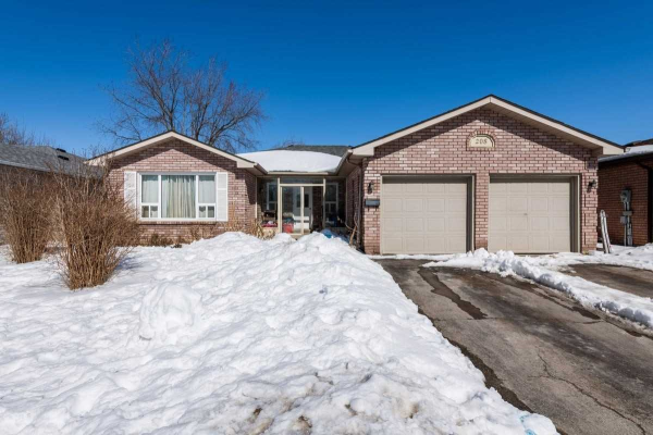 208 Steel St, Barrie