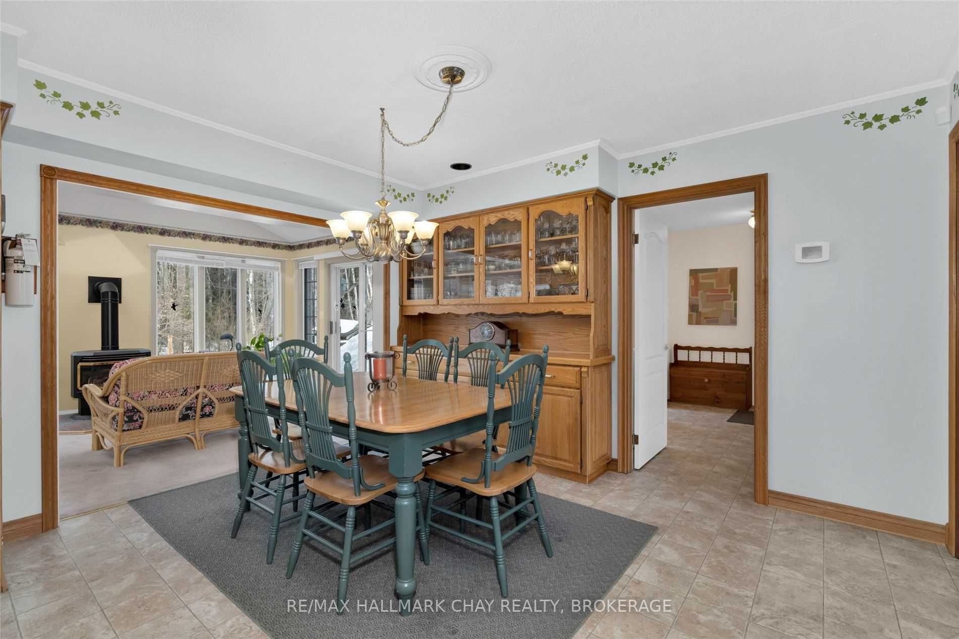 712 Mt St Louis Road W