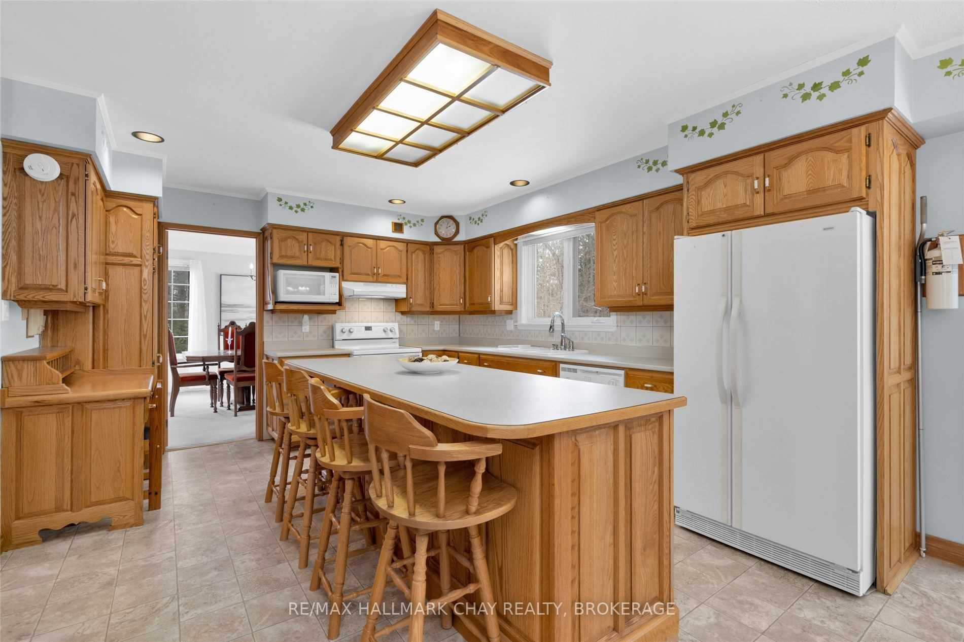 712 Mt St Louis Road W