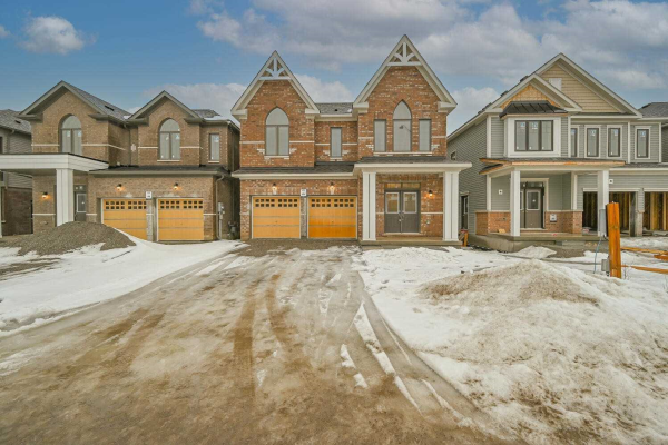 8 Bannister Rd, Barrie