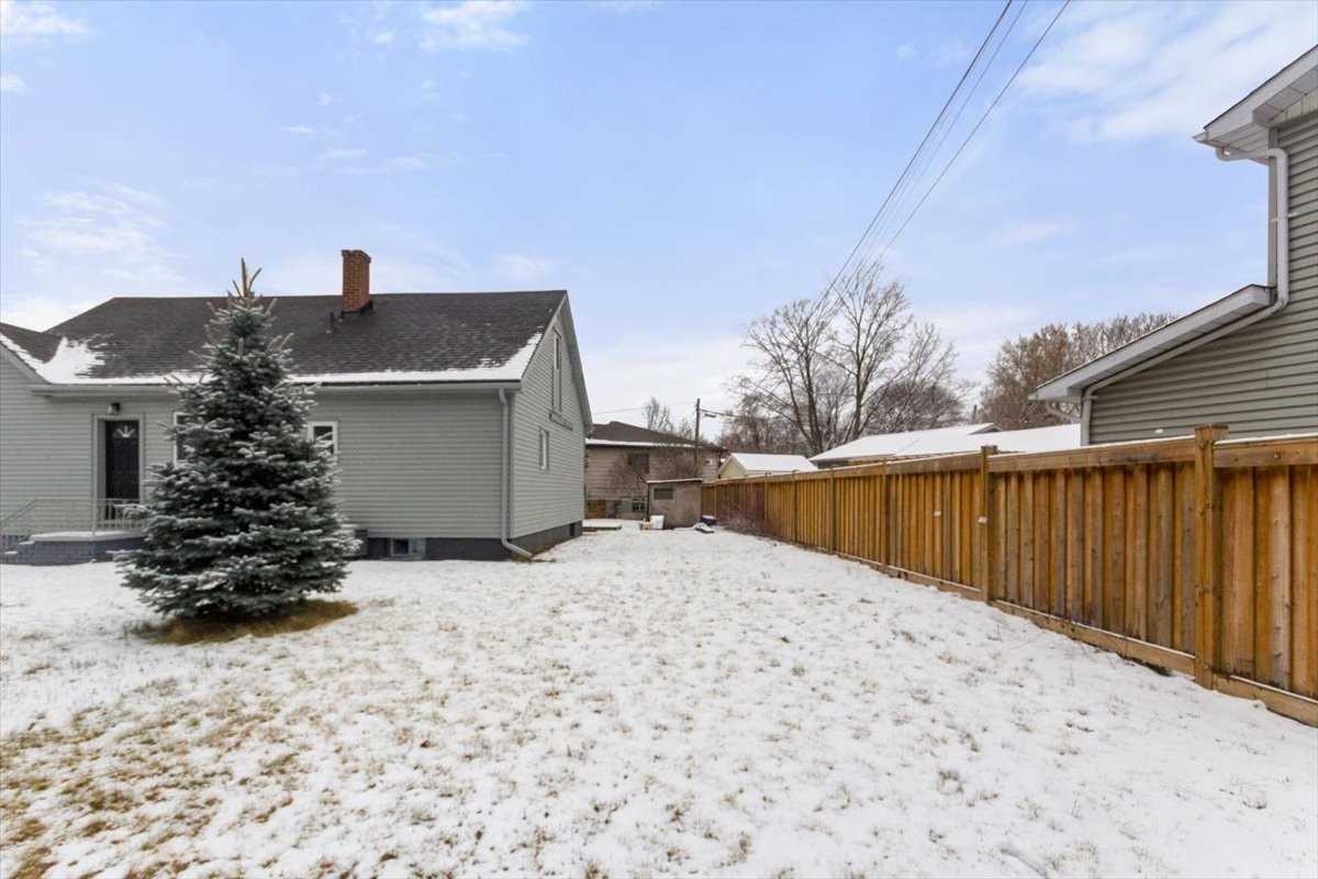 Listing S5965991 - Large Photo # 36