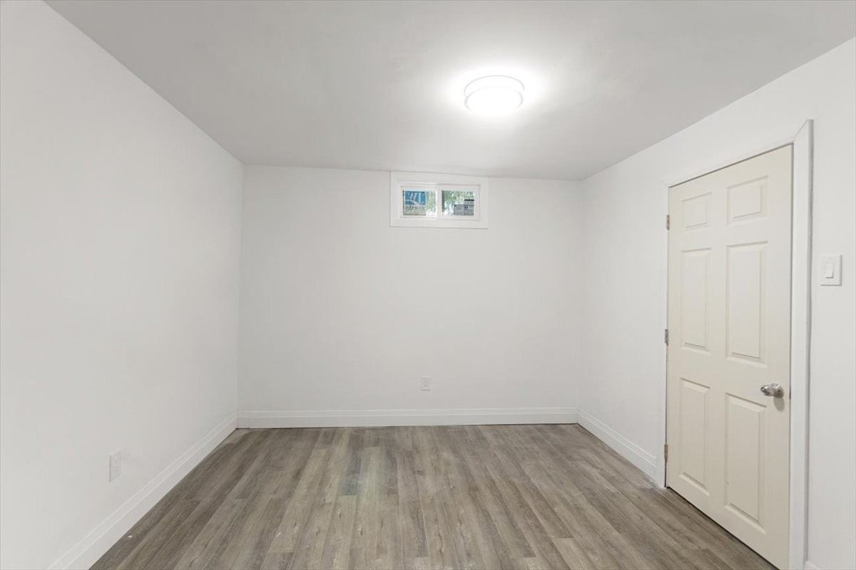 Listing S5965991 - Large Photo # 32