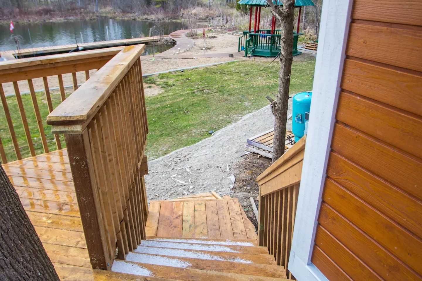 7696 South River Road