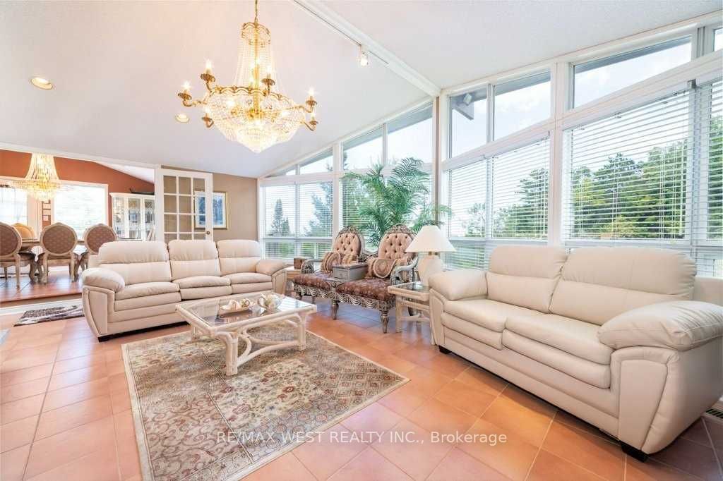 Listing S5970304 - Large Photo # 2