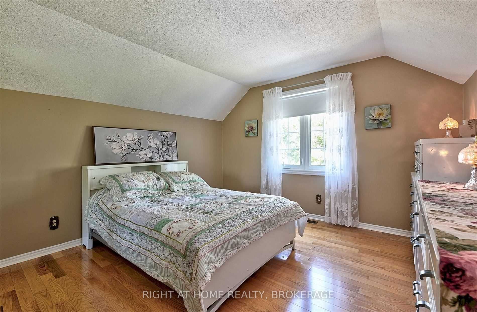 2621 Crossland Road