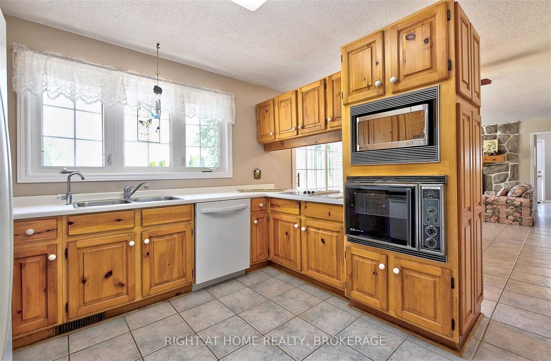 2621 Crossland Road