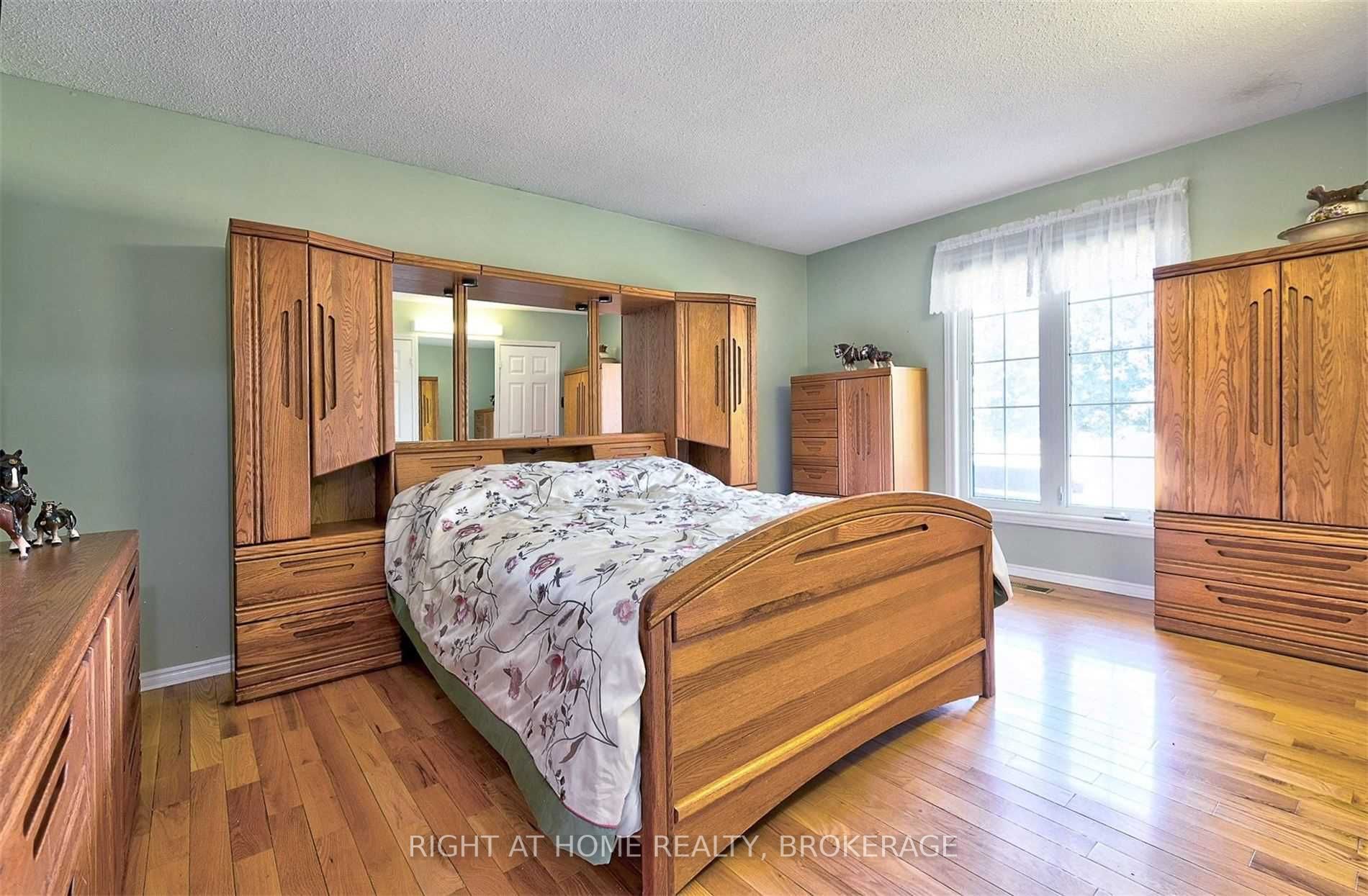 2621 Crossland Road