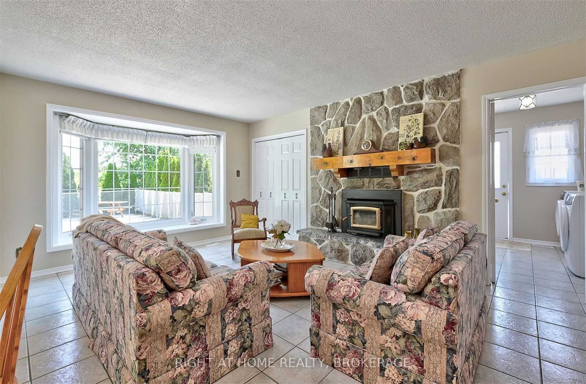 2621 Crossland Road