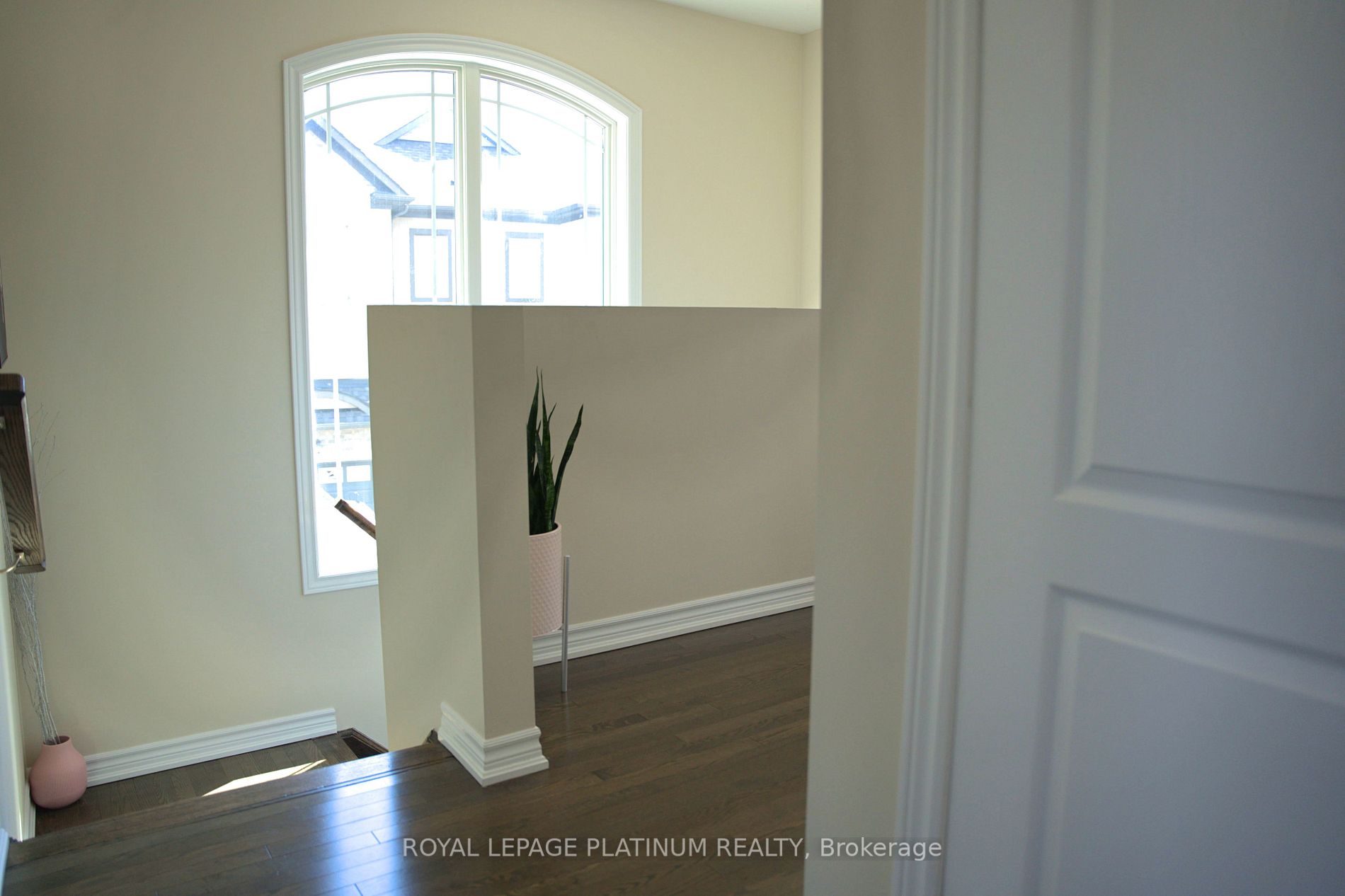 37 Cygnus Cres
