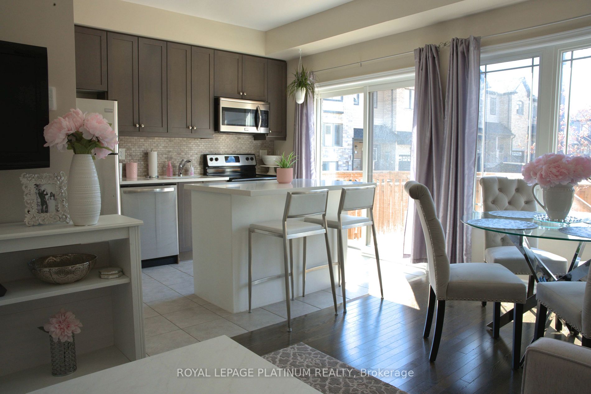 37 Cygnus Cres